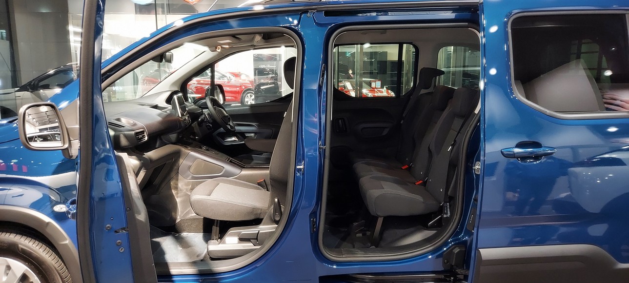 ファミリーカー対決