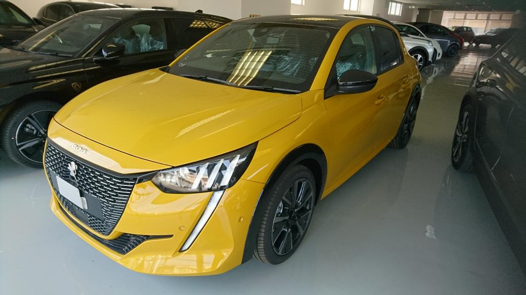 PEUGEOT208即納車のご案内。