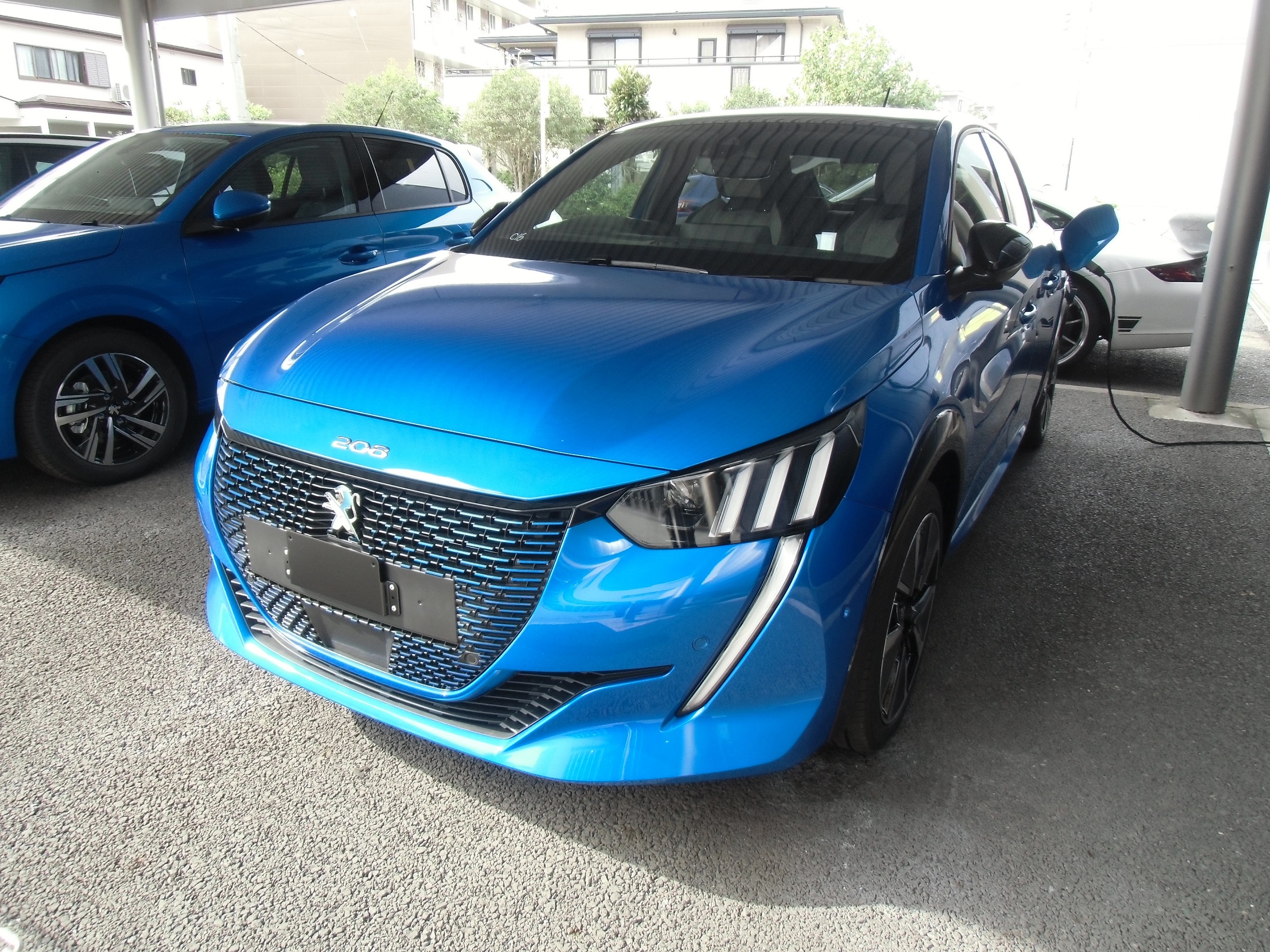 e２０８　DEBUT